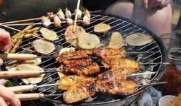 摆摊烤鸡腿爆料视频,美味诱惑引众人排队品尝