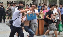 成都爆料新闻记者,记者深入调查，揭示城市热点事件背后的真相