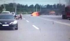 爆料者出车祸了吗视频,爆料者生死未卜，视频记录惊魂瞬间