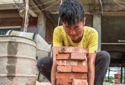 工地搬砖哥最新网友爆料,揭秘搬砖工真实生活现状