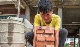 工地搬砖哥最新网友爆料,揭秘搬砖工真实生活现状