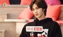 娱乐吃瓜君和七七谁赢,七七与娱乐吃瓜君巅峰对决，谁将笑到最后？